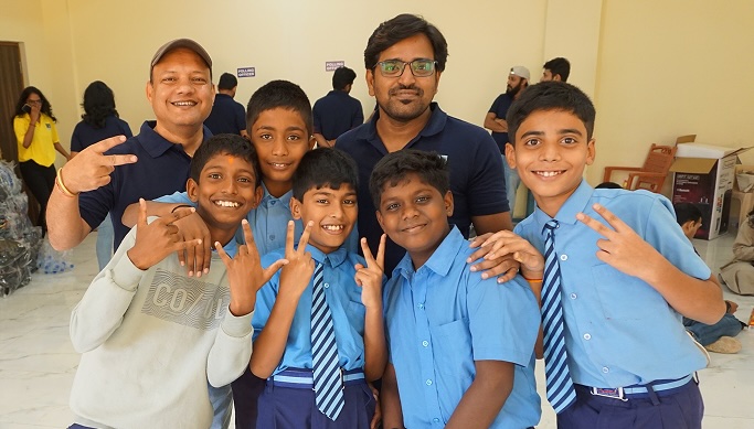 SmartBear team volunteering in the community